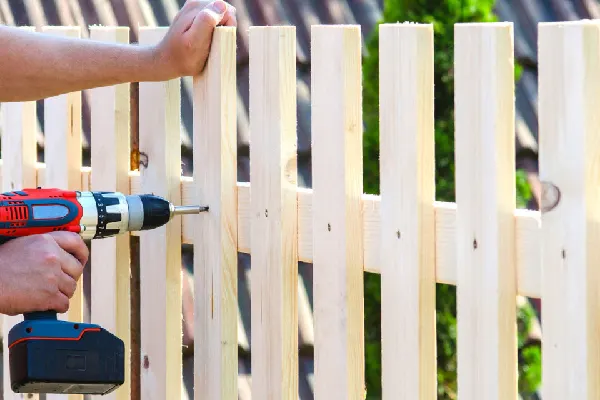 ساخت حصار و نرده چوبی&nbsp;باغچه